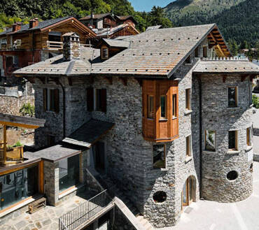 grey-castle-esterna